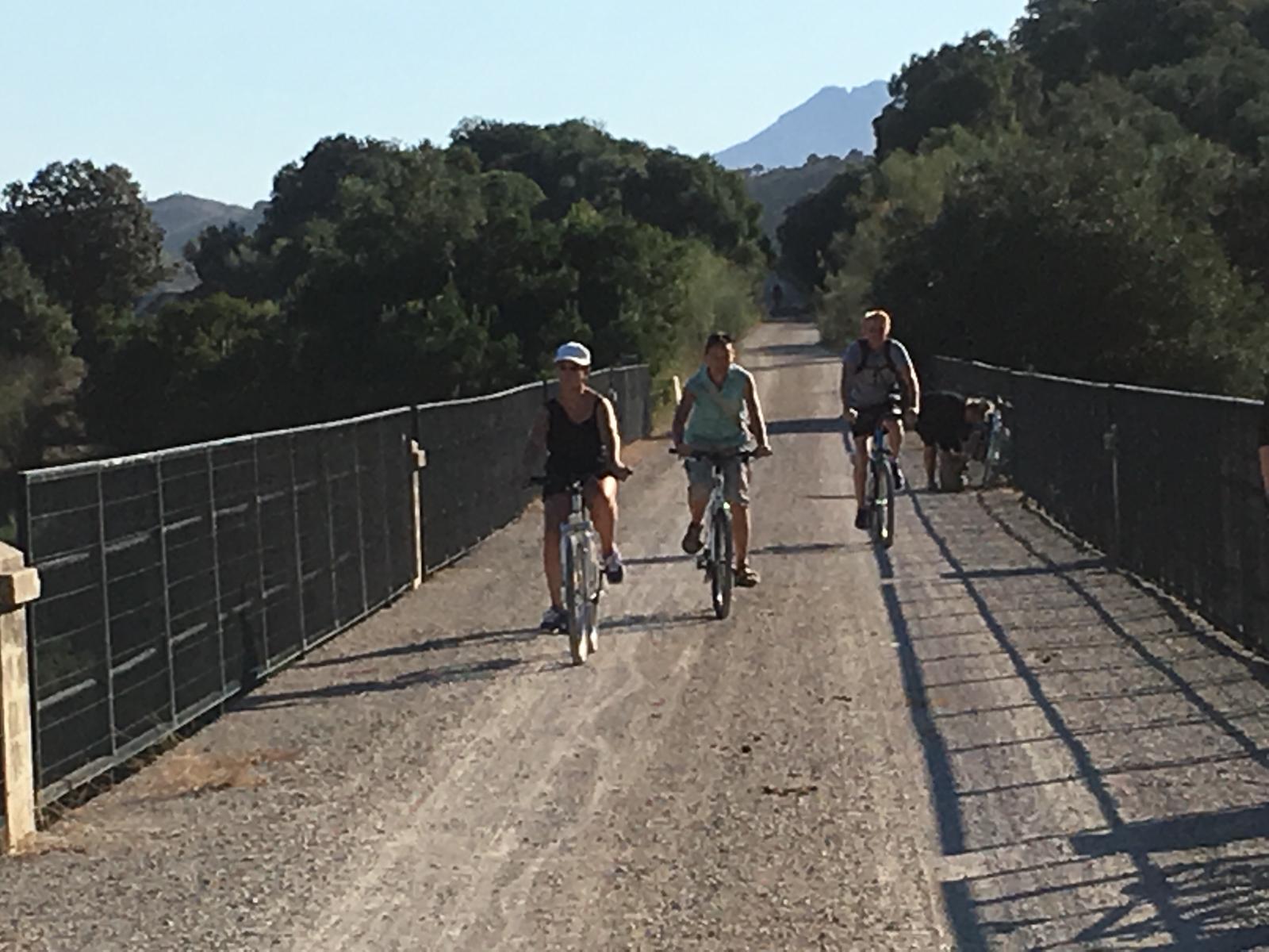 UN GRUPO DE TOUROPERADORES Y PERIODISTAS VISITA ESTOS DÍAS LA VÍA VERDE DE LA SIERRA 2